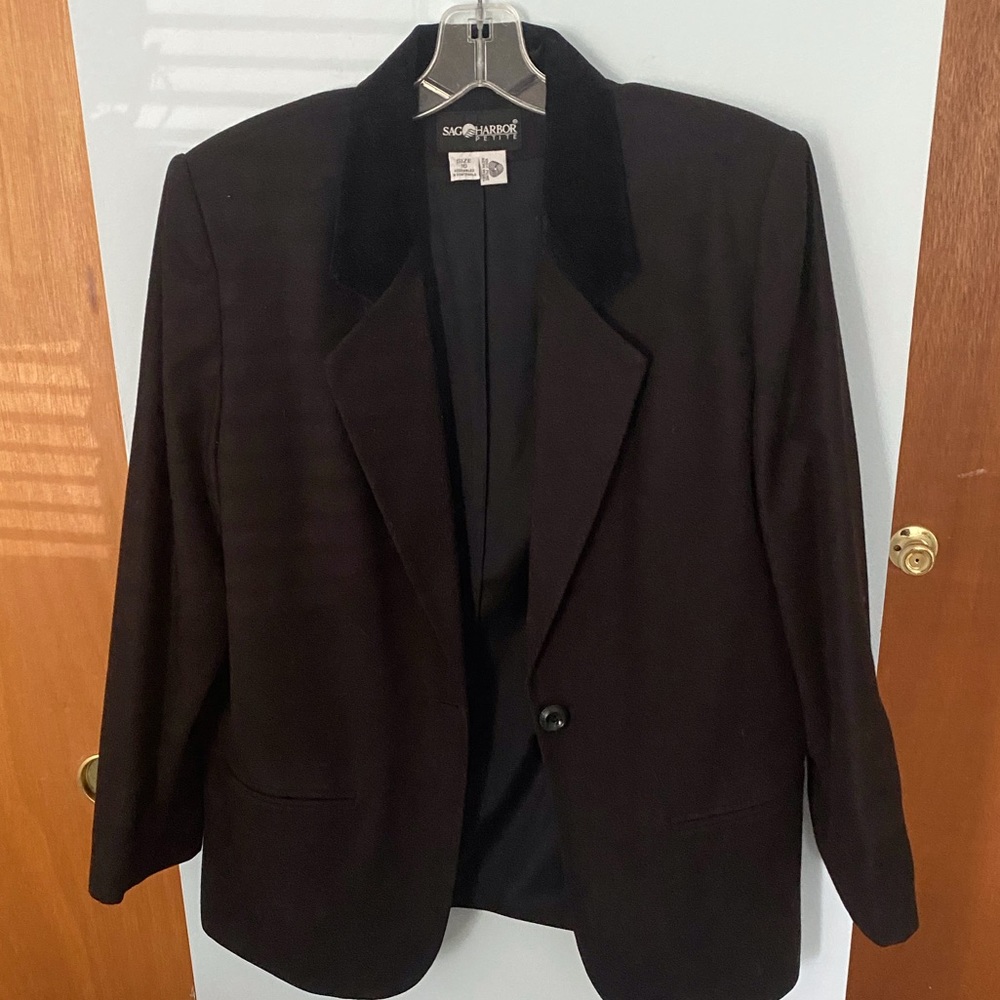 Sage Harbor Wool Blazer with Velvet Collar
